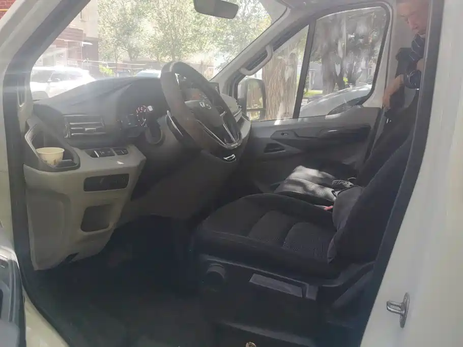 Maxus Xintu V90 2025 2024 Zhijie 2.0T Automatic FWD Short Wheelbase Medium Roof Single Rear Tire 5/6-Seater