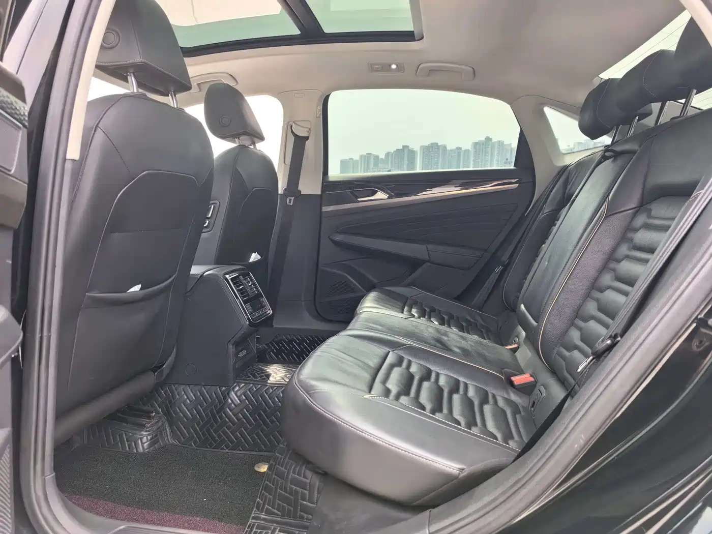Volkswagen Passat 2019 330TSI Elite Version China VI фото 5