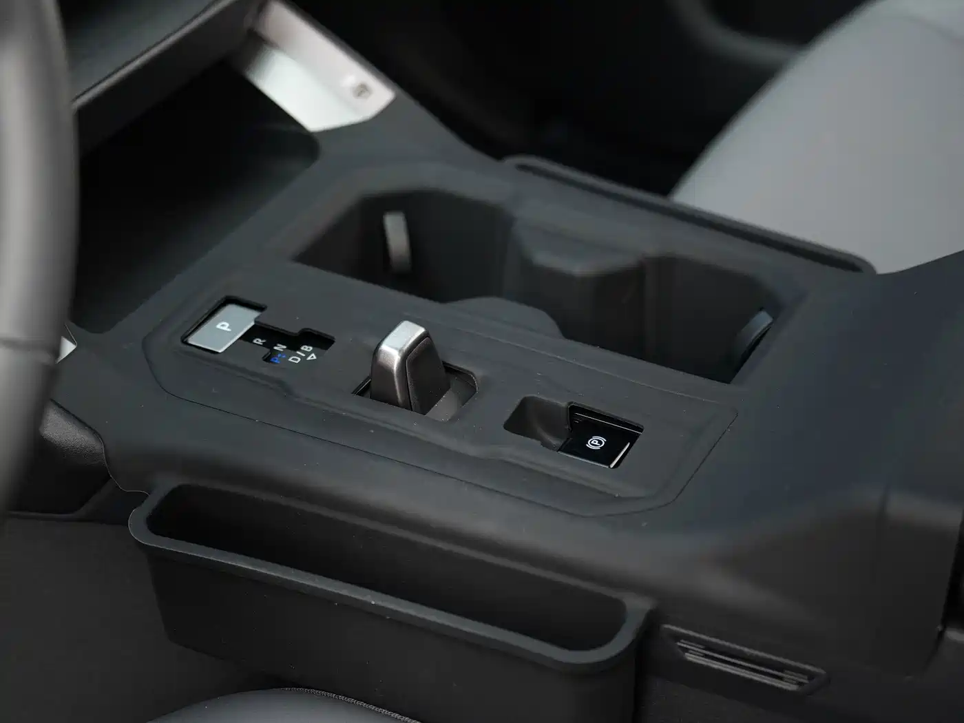Фото 8 - Toyota RAV4