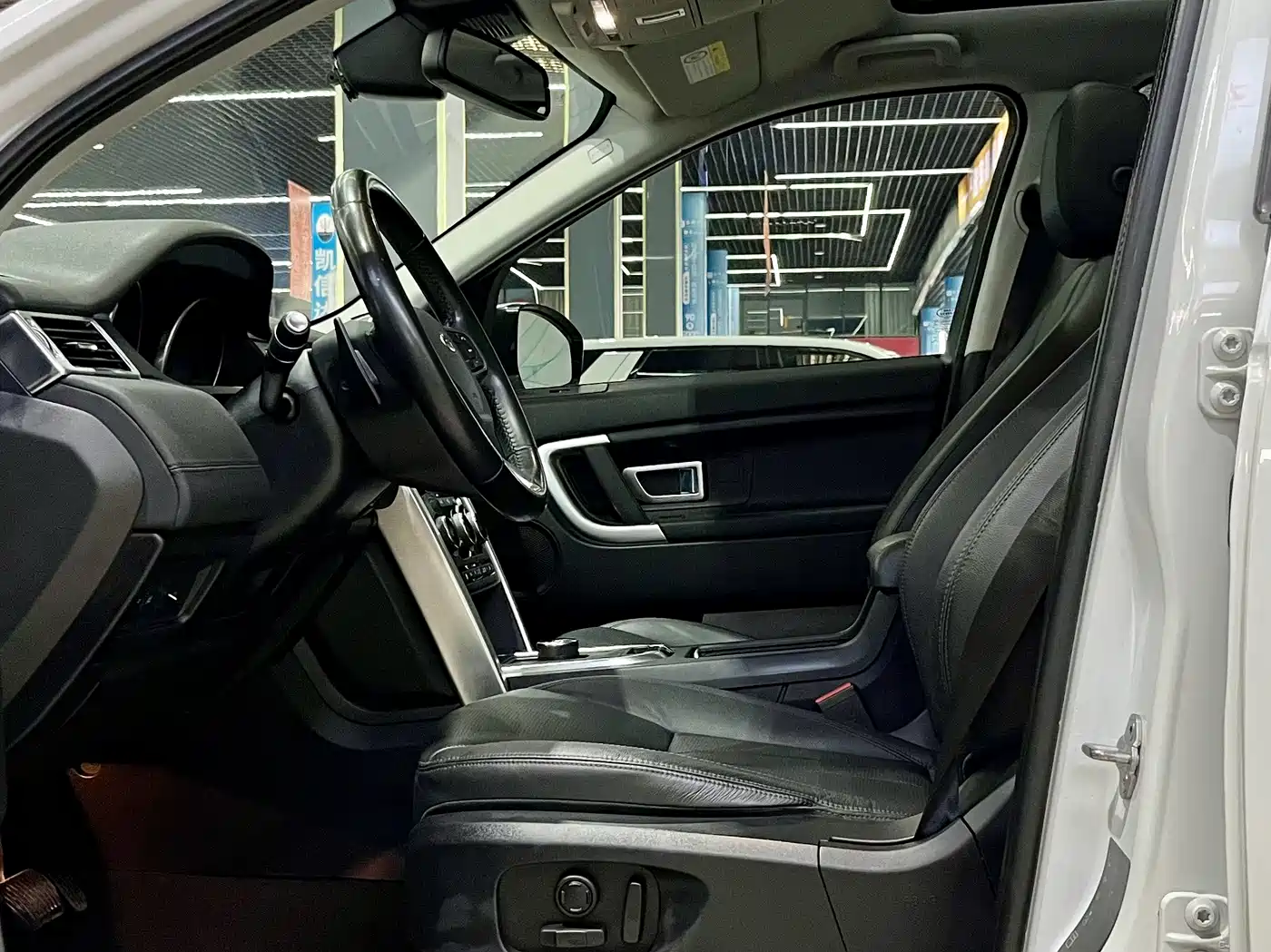 Land Rover Discovery Sport 2019 240PS SE Edition China V фото 15