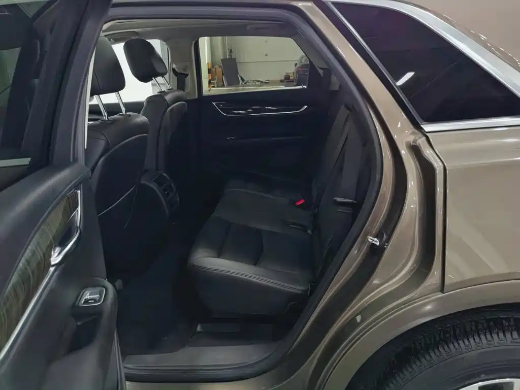 Cadillac XT5 2017 2016 25T Luxury Model