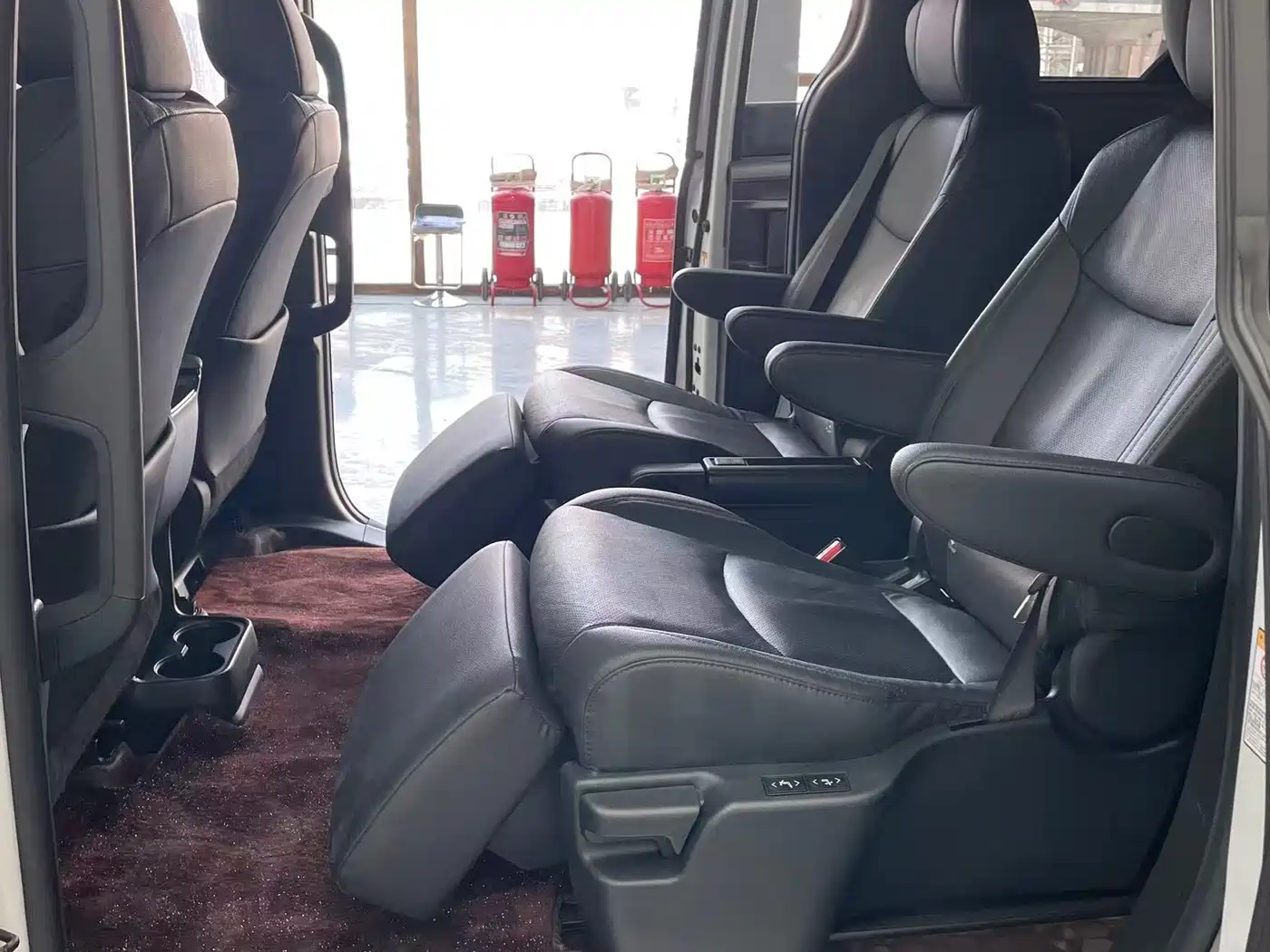 Toyota Sienna 2021 2.5L Hybrid Premium Edition фото 11
