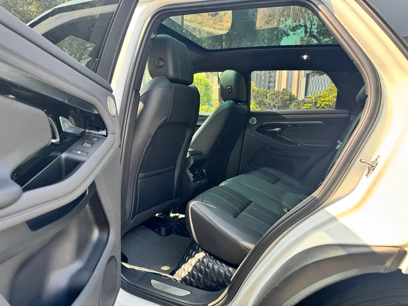 Land Rover Range Rover Evoque 2020 249PS R-DYNAMIC SE Sport Tech Edition фото 5