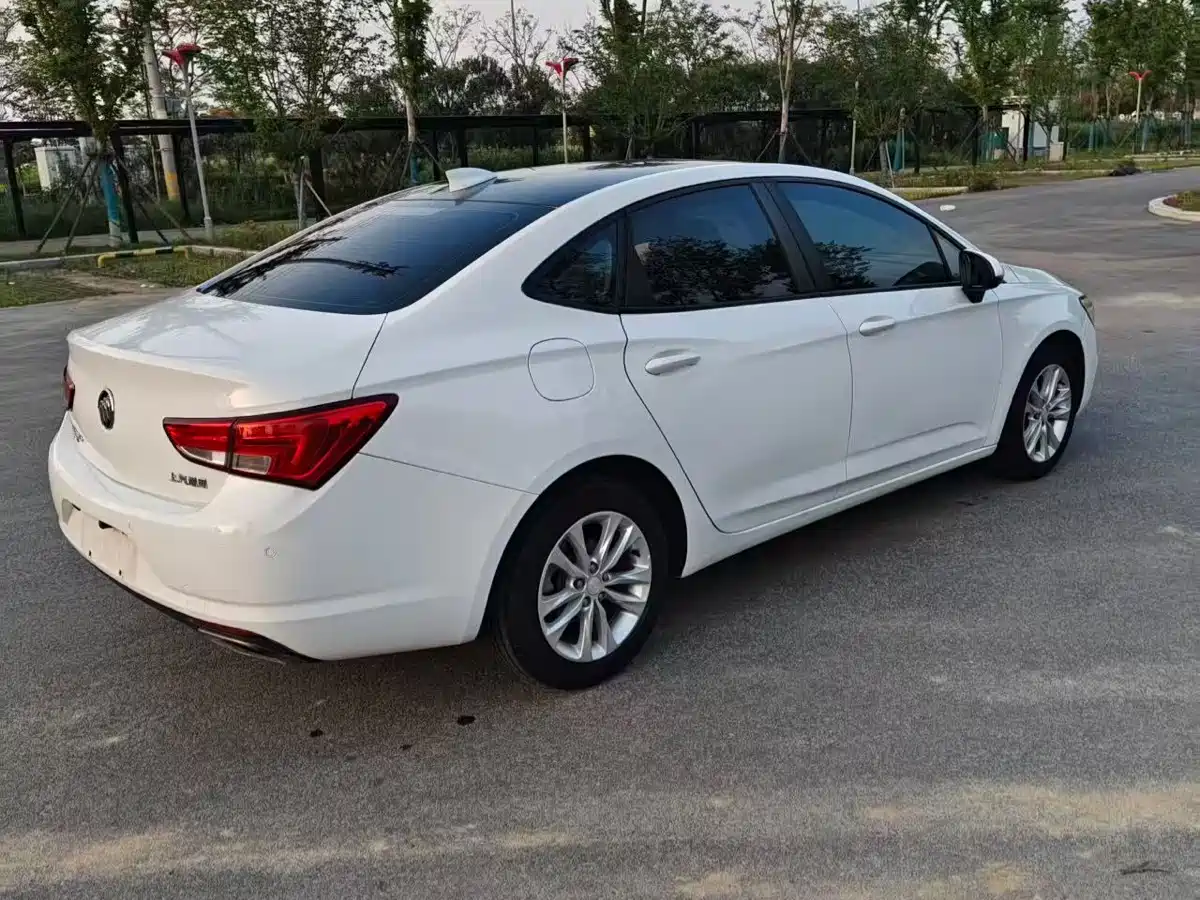 Buick Verano 2018 Sedan 20T Dual Clutch Leading фото 4