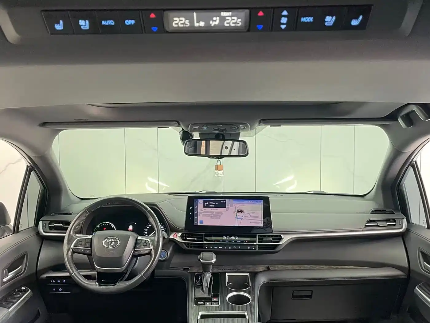 Toyota Sienna 2021 2.5L Hybrid Premium Edition фото 26