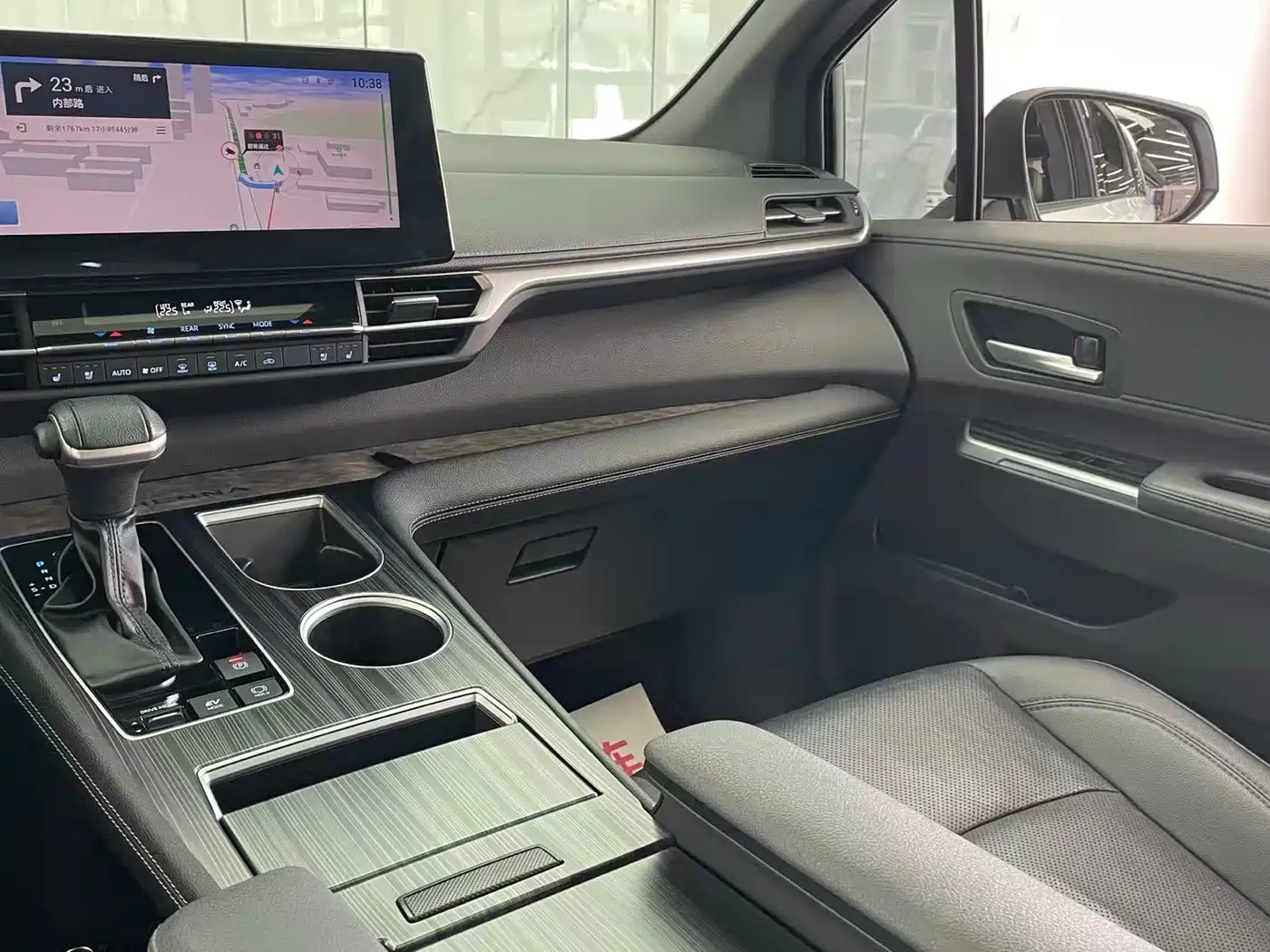 Toyota Sienna 2021 2.5L Hybrid Premium Edition фото 25