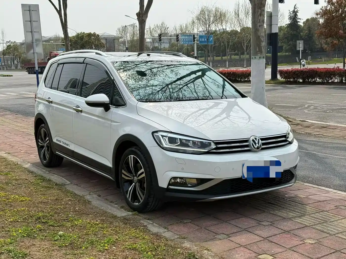 Volkswagen Touran 2018 Touran L 280TSI DSG Cross Edition 6-seater China VI фото 2