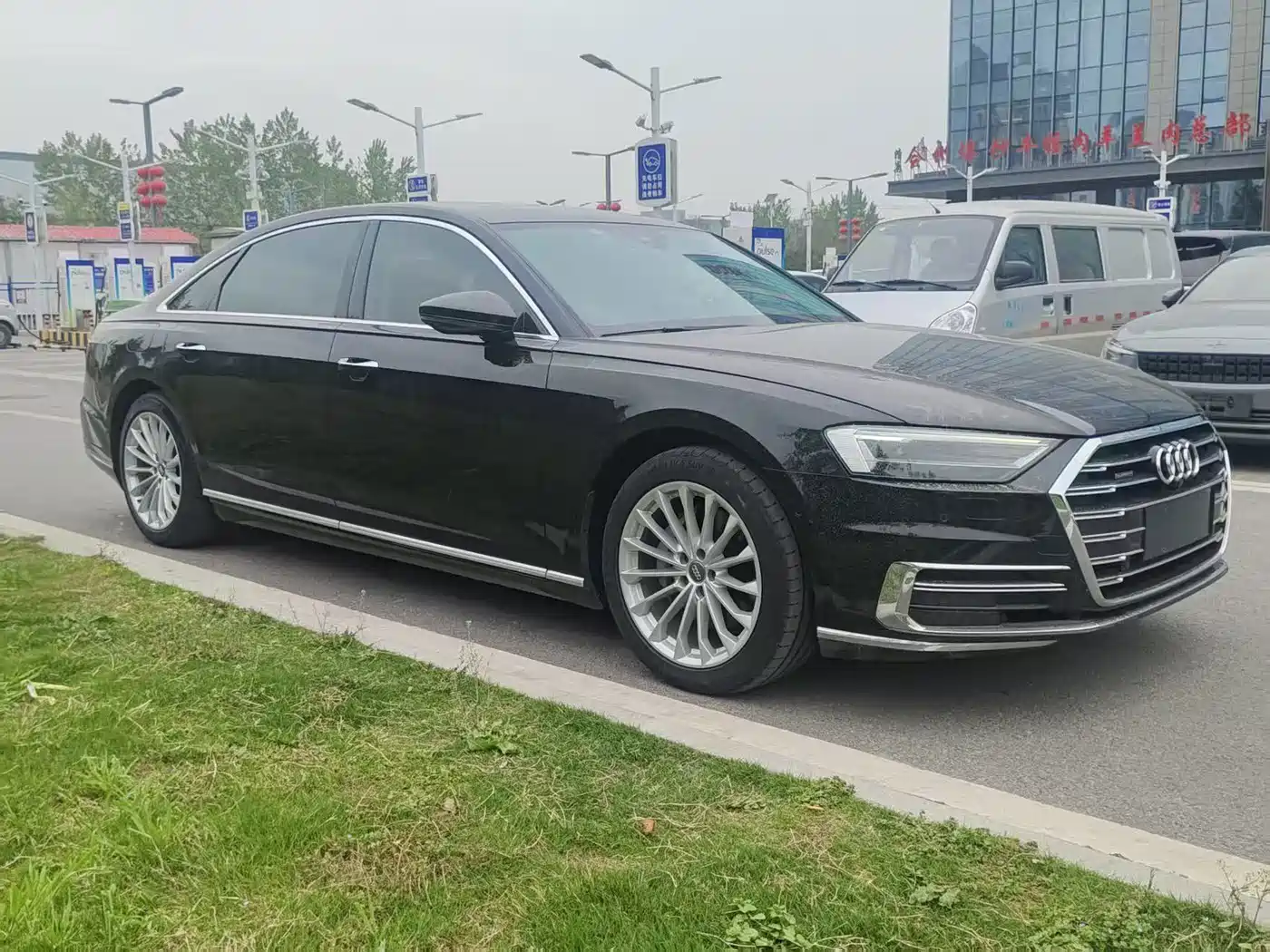 Audi A8 2019 Facelift Plus A8L 50 TFSI quattro Comfort фото 3