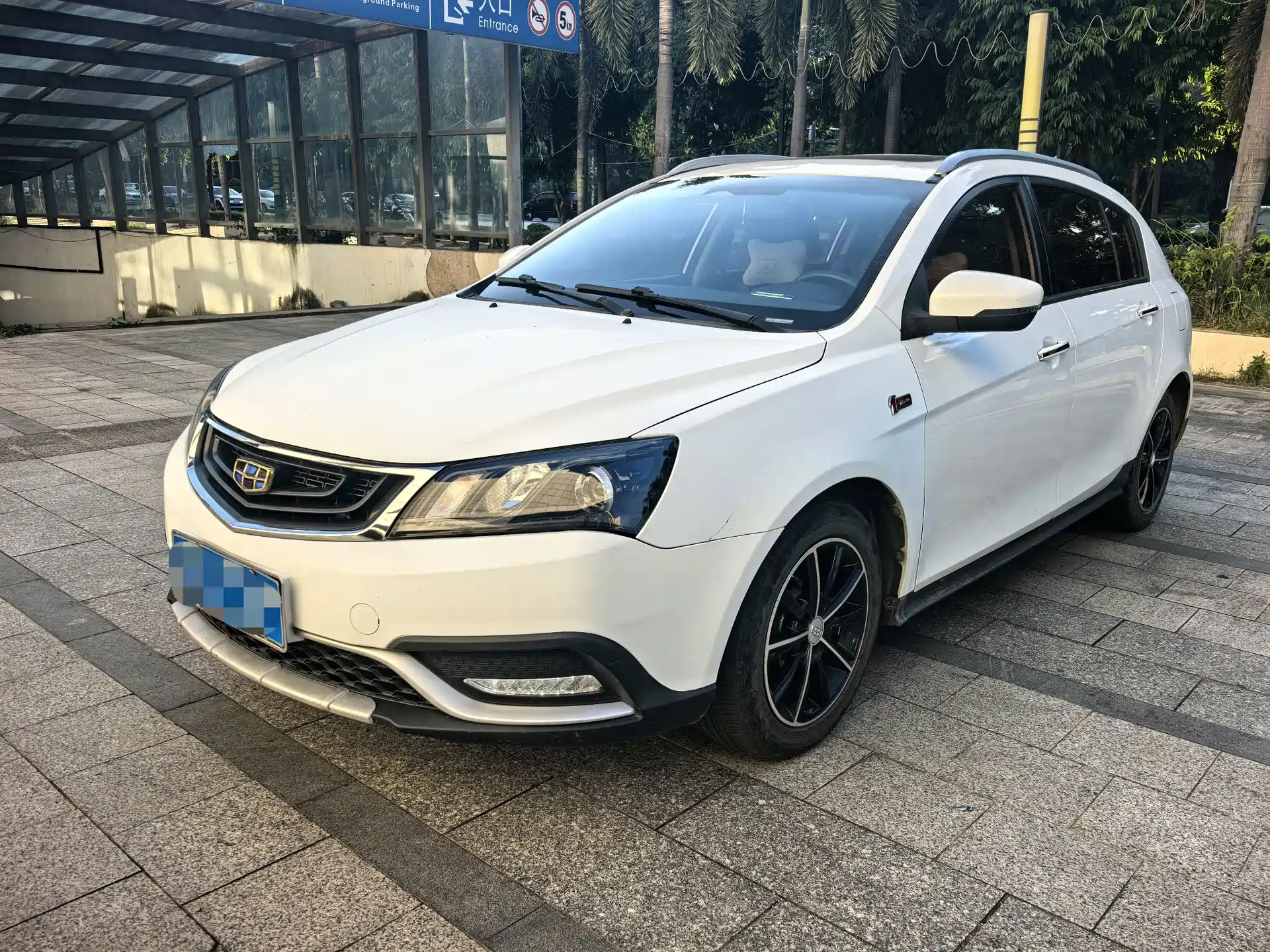 Фото 1 - Geely Emgrand