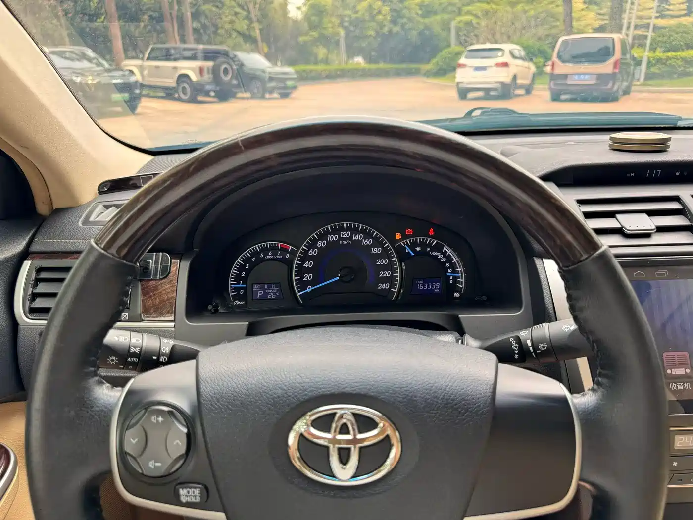 Toyota Camry 2016 2.0G 10th Anniversary Leading Edition фото 9