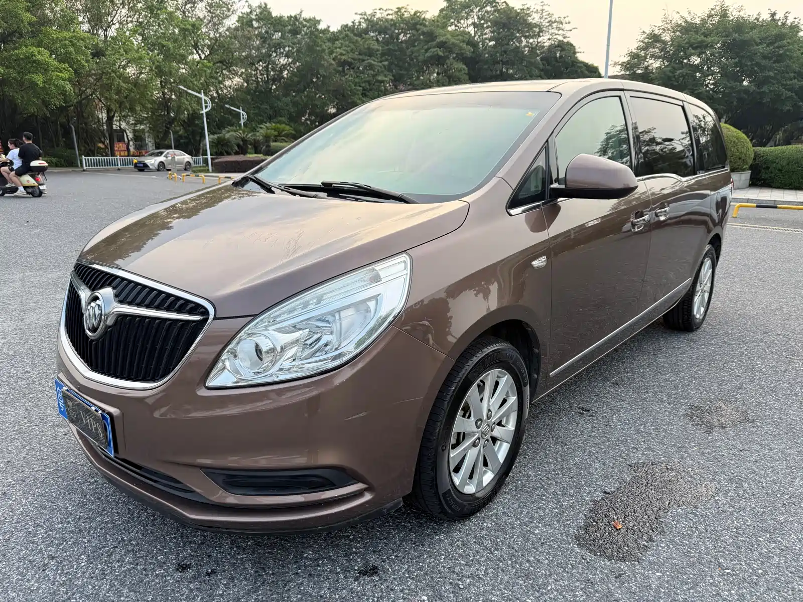 Фото 1 - Buick GL8