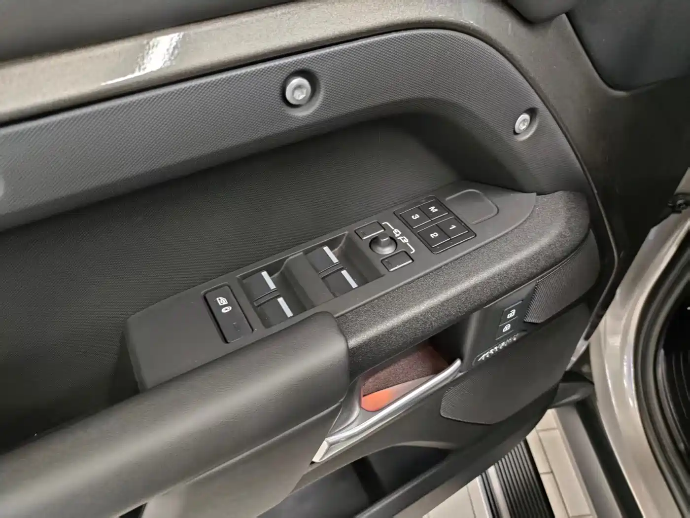 Land Rover Defender 2024 110 3.0T P400 X фото 20