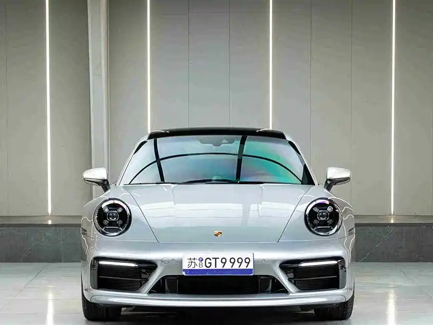 PORSCHE 911