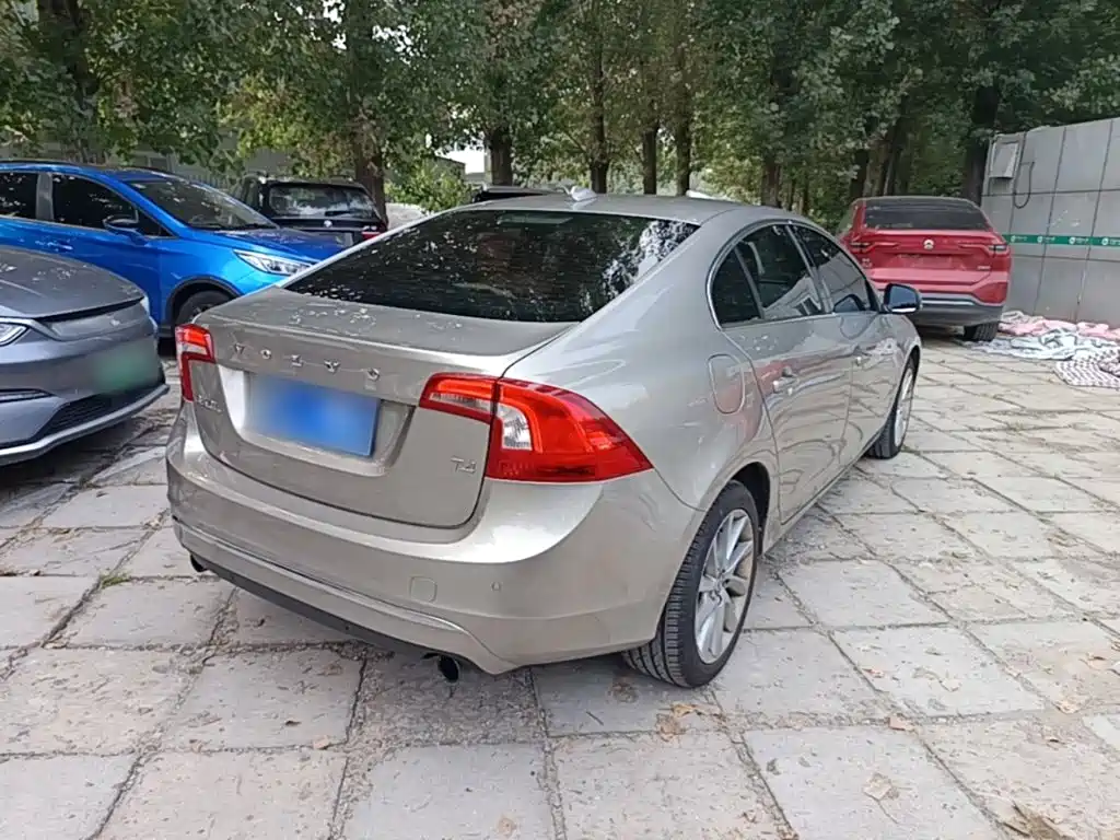 Фото 7 - Volvo S60
