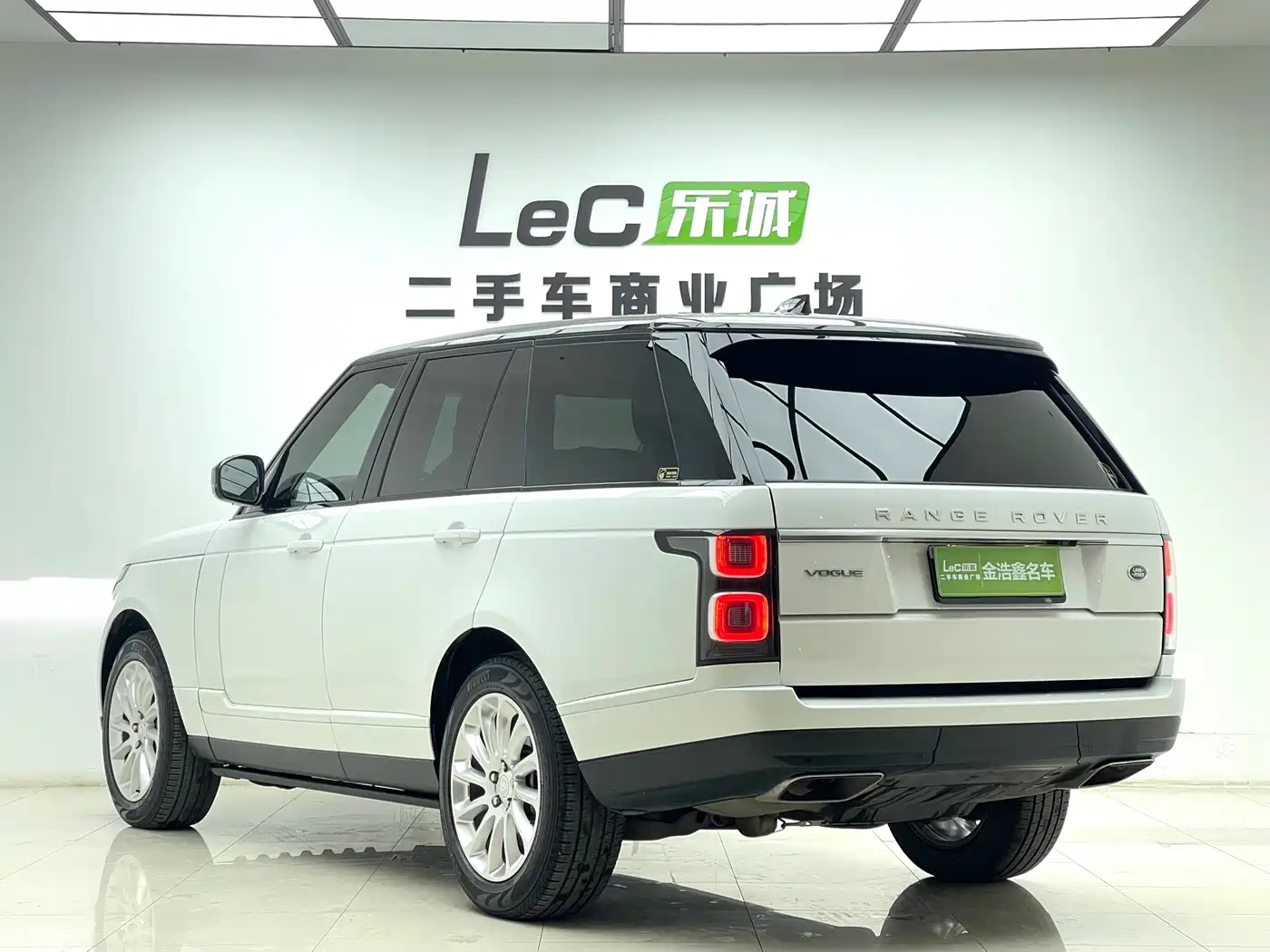 Land Rover Range Rover 2022 3.0 L6 360PS Heritage Edition фото 23