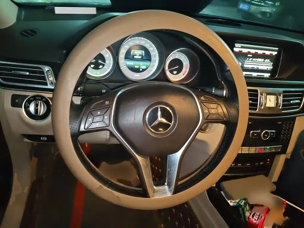 Фото 3 - Mercedes-Benz E-Class