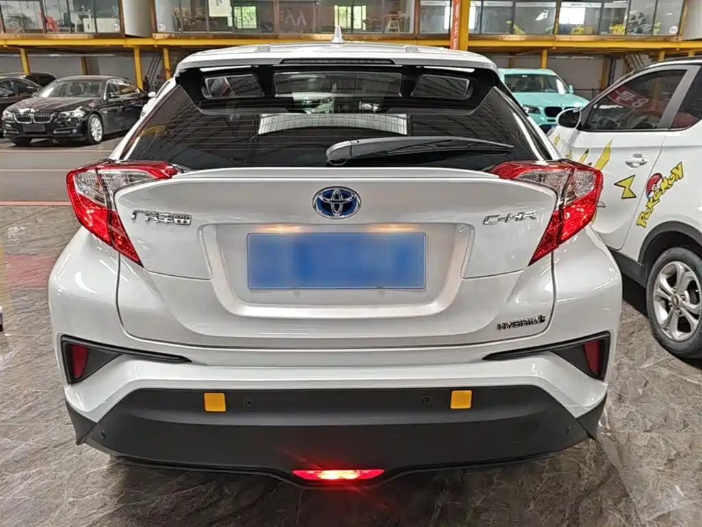 Toyota C-HR 2022 Hybrid 2.0L E-CVT Comfort Edition фото 6