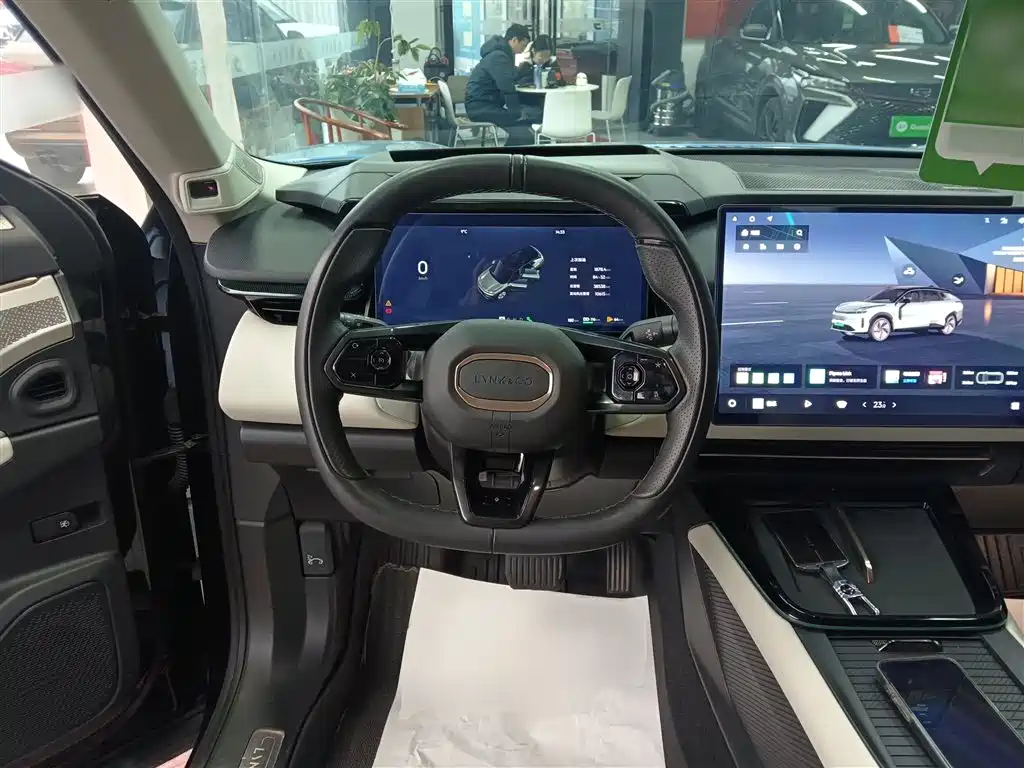 Lynk & Co 08 EM-P 2023 220km 4WD Performance Halo фото 3