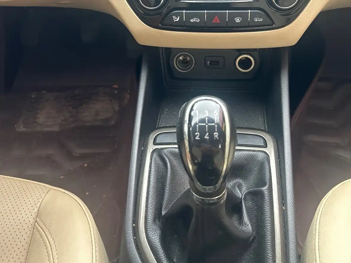 Changan Eado 2016 2015 1.6L Manual Luxury China V