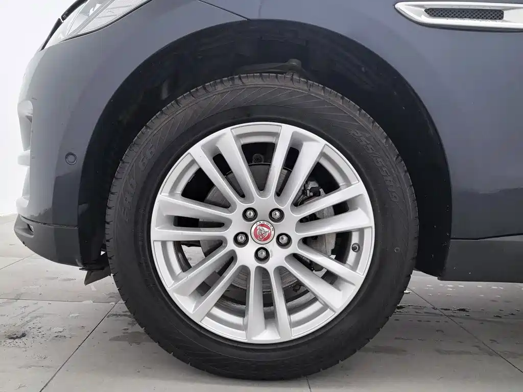 Jaguar F-PACE 2016 2016 2.0T FWD Urban Premium Edition