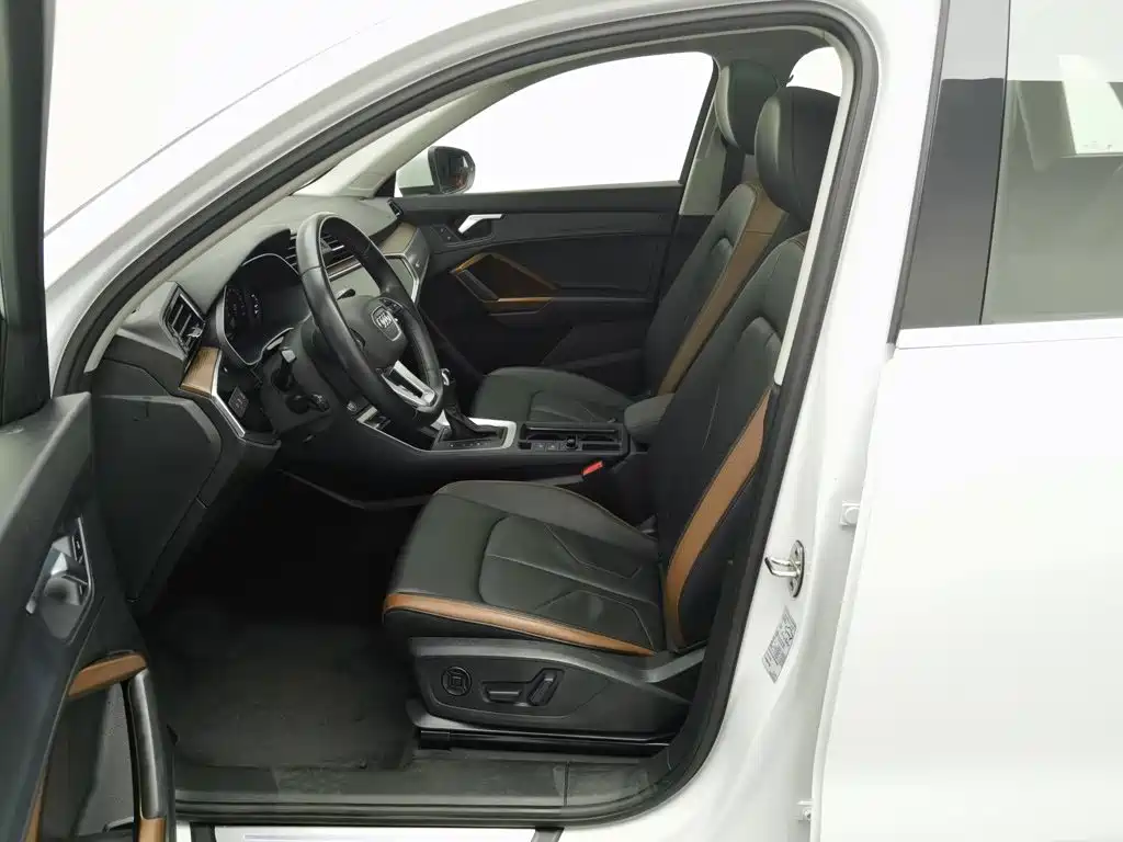 Photo 10 - Audi Q3