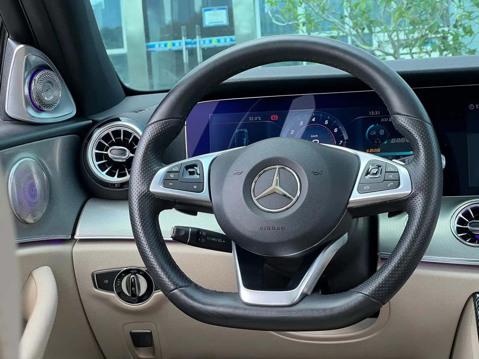 صورة 18 - Mercedes-Benz E-Class