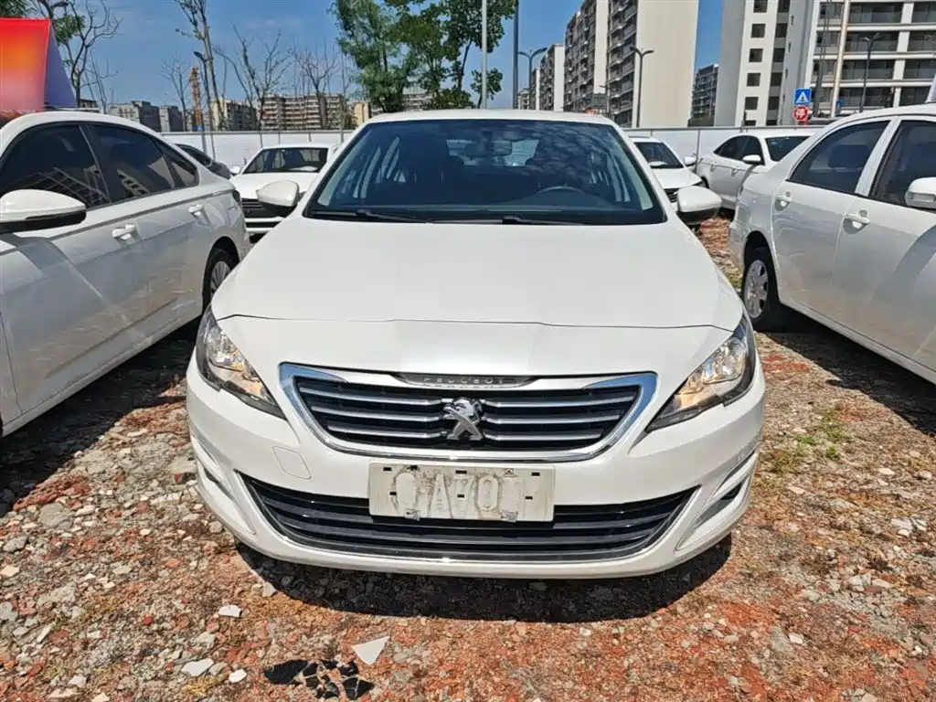 Peugeot 408 2015 Model 1.2T Automatic Luxury Edition фото 3