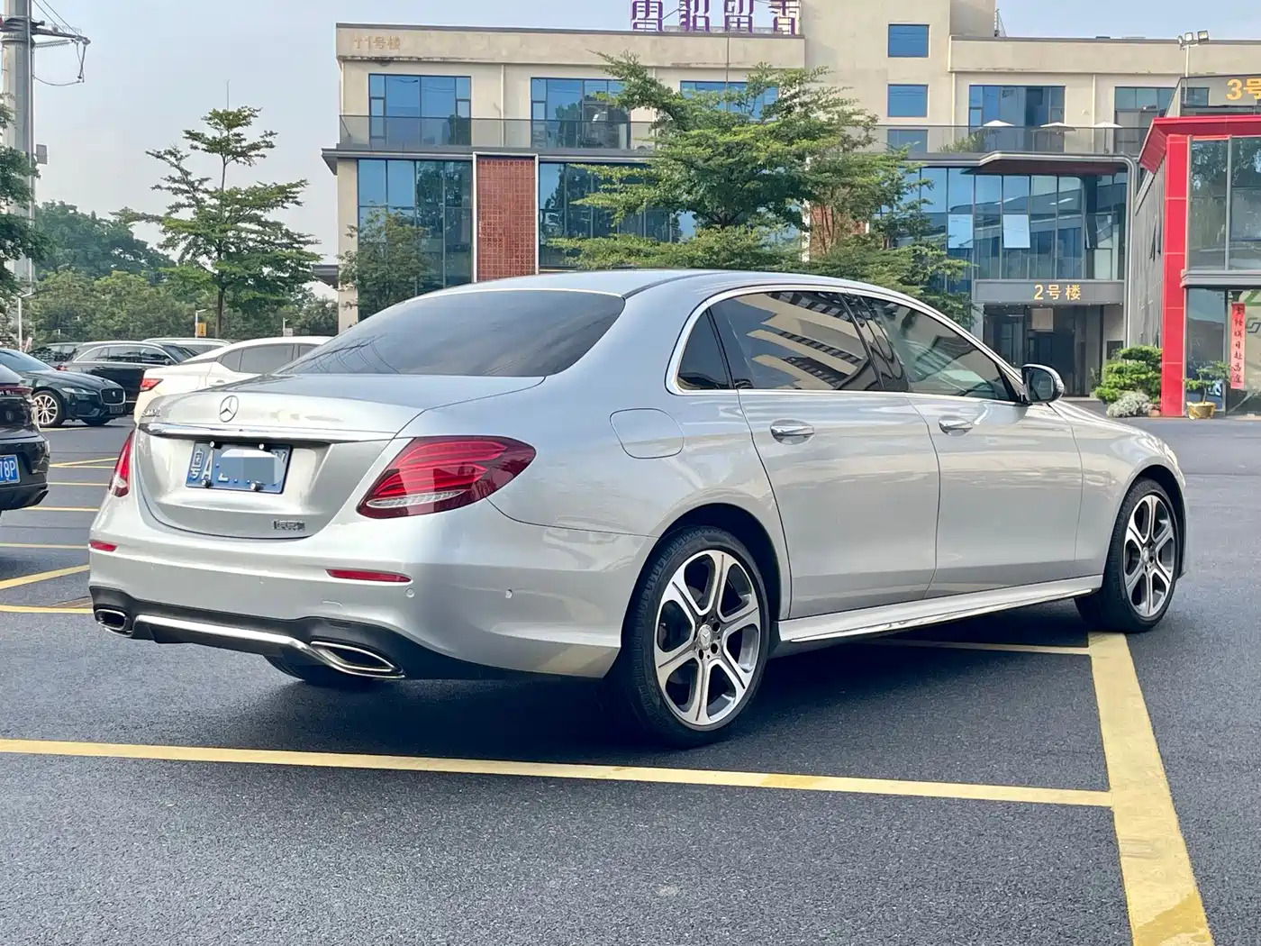 Фото 8 - Mercedes-Benz E-Class