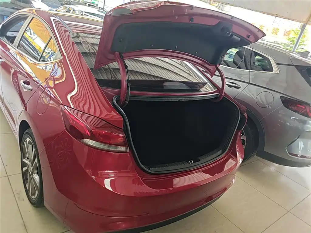 Hyundai Elantra 2016 Model 1.6L Automatic Smart Elite фото 19