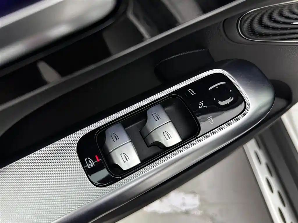 Mercedes-Benz GLC 2023 Facelift GLC 300 L 4MATIC Sport 5-Seater фото 25