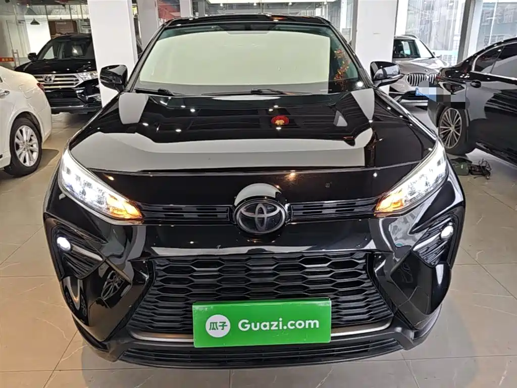 Toyota Wildlander 2023 2.0L CVT FWD LE фото 3
