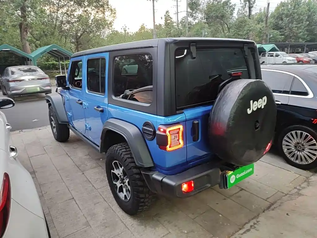 Фото 5 - Jeep Wrangler