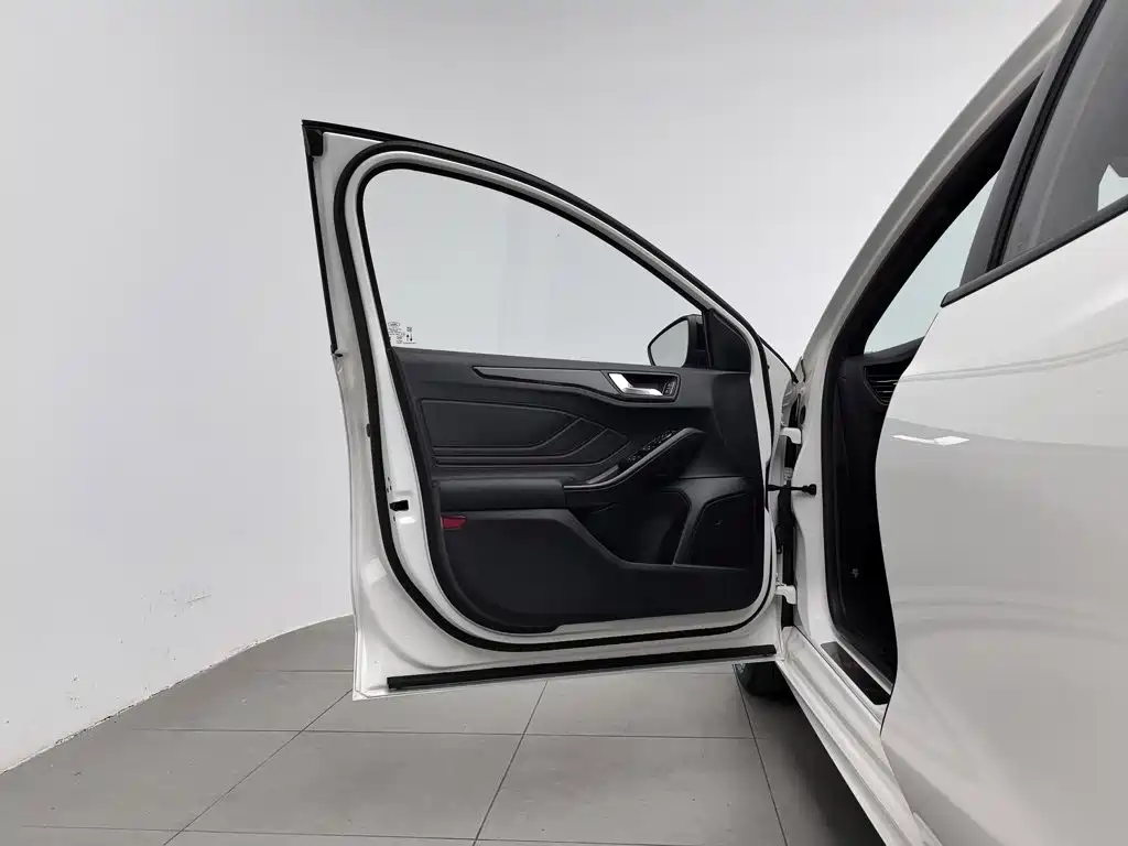Ford Focus 2023 2022 Sedan EcoBoost 180 Automatic ST Line