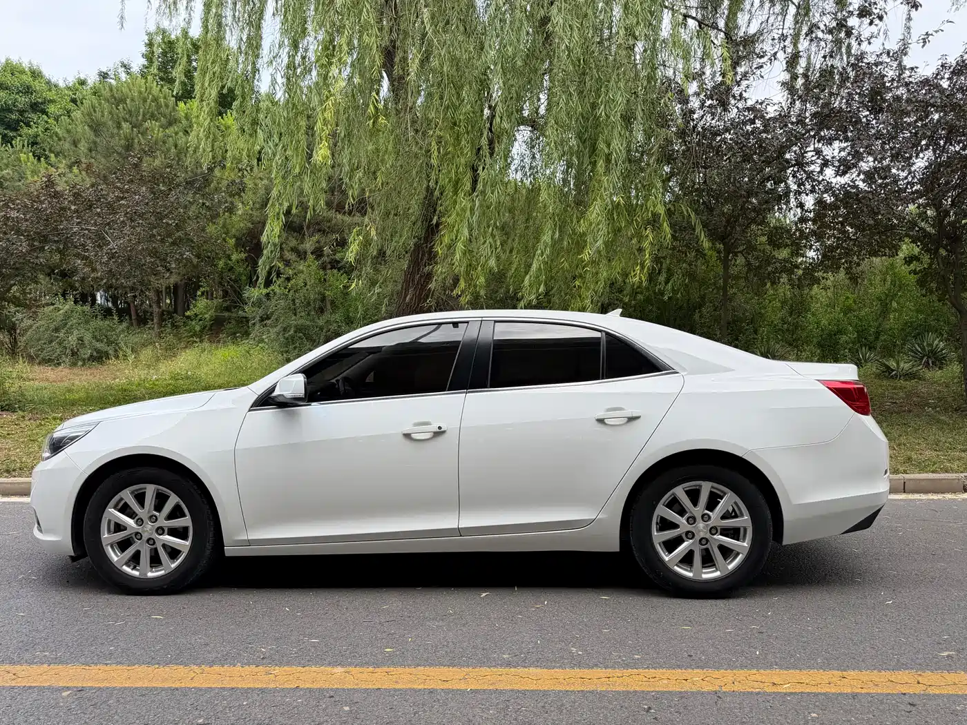 Chevrolet Malibu 2012 2.0L Automatic Luxury Edition фото 3