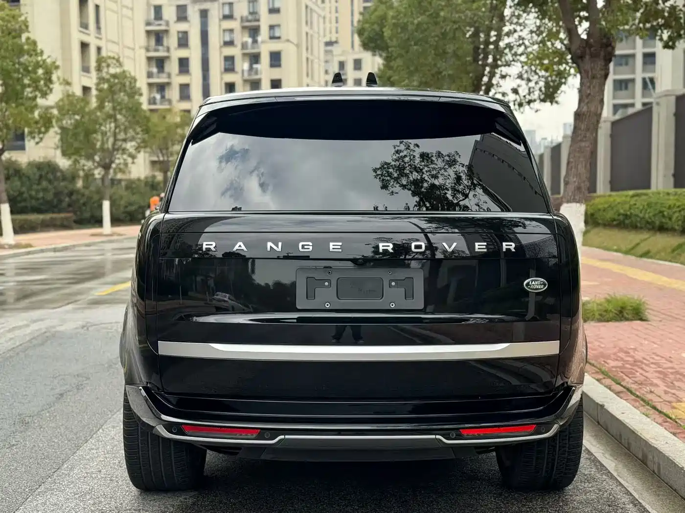 Land Rover Range Rover 2024 3.0 L6 400PS Genesis Extended фото 13