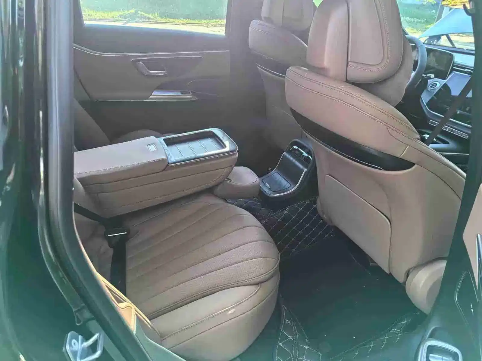 Photo 7 - Mercedes-Benz E-Class