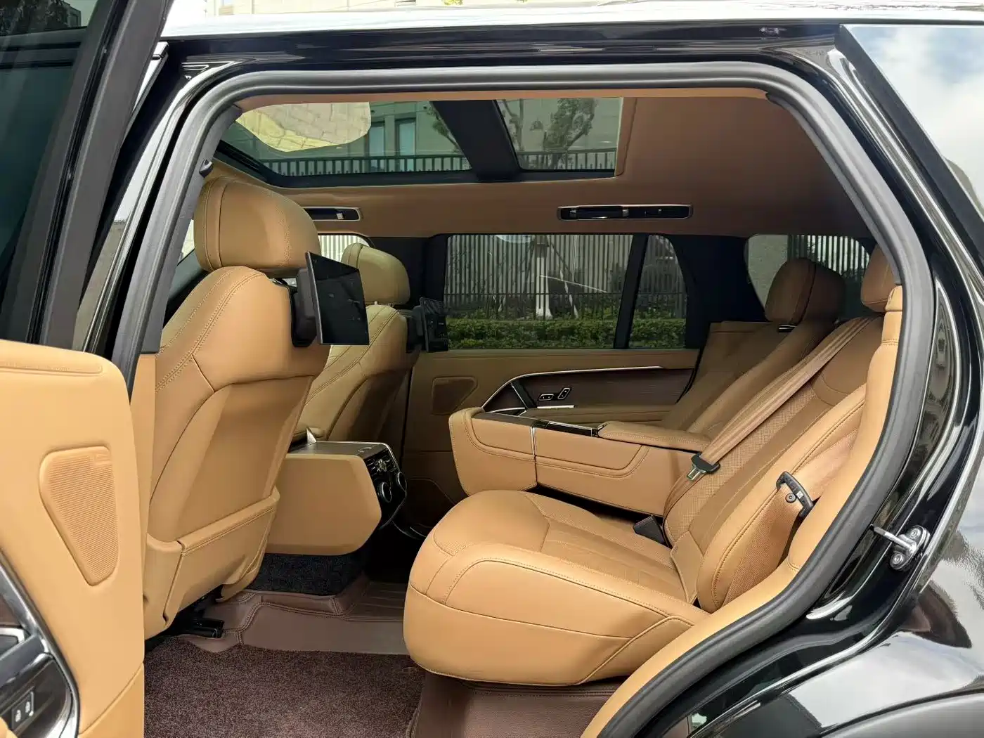 Land Rover Range Rover 2024 3.0 L6 400PS Genesis Extended фото 11