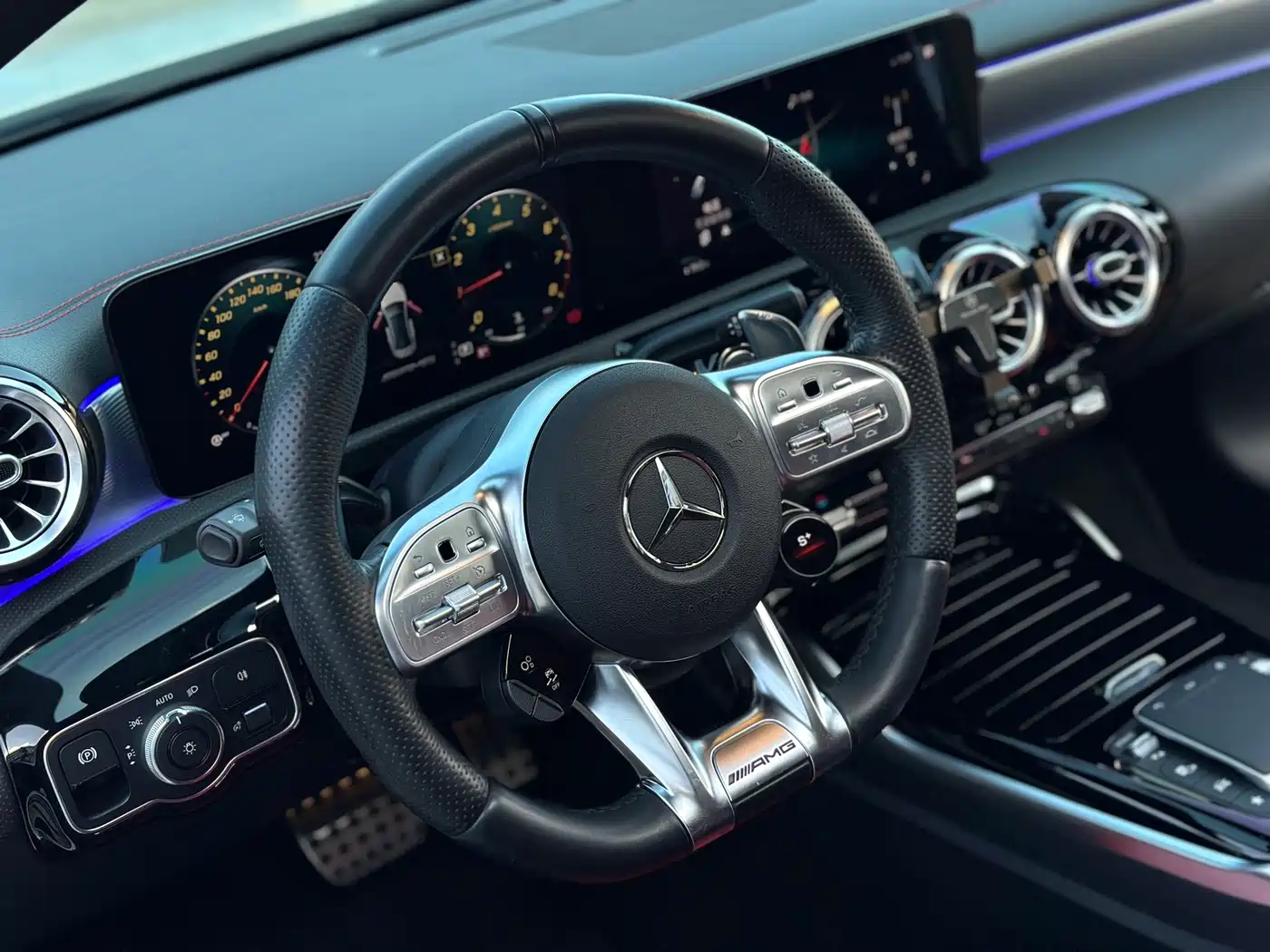 Mercedes-Benz A-Class AMG 2020 AMG A 35 L 4MATIC фото 15