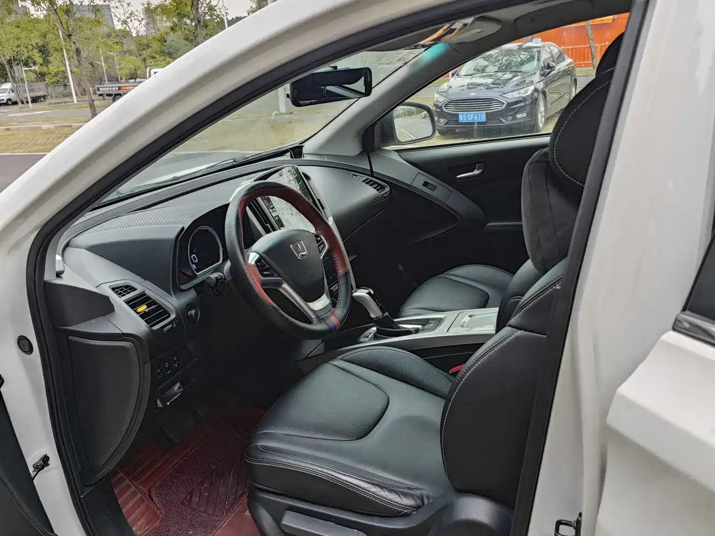 LUXGEN EXCELLENT 6 SUV