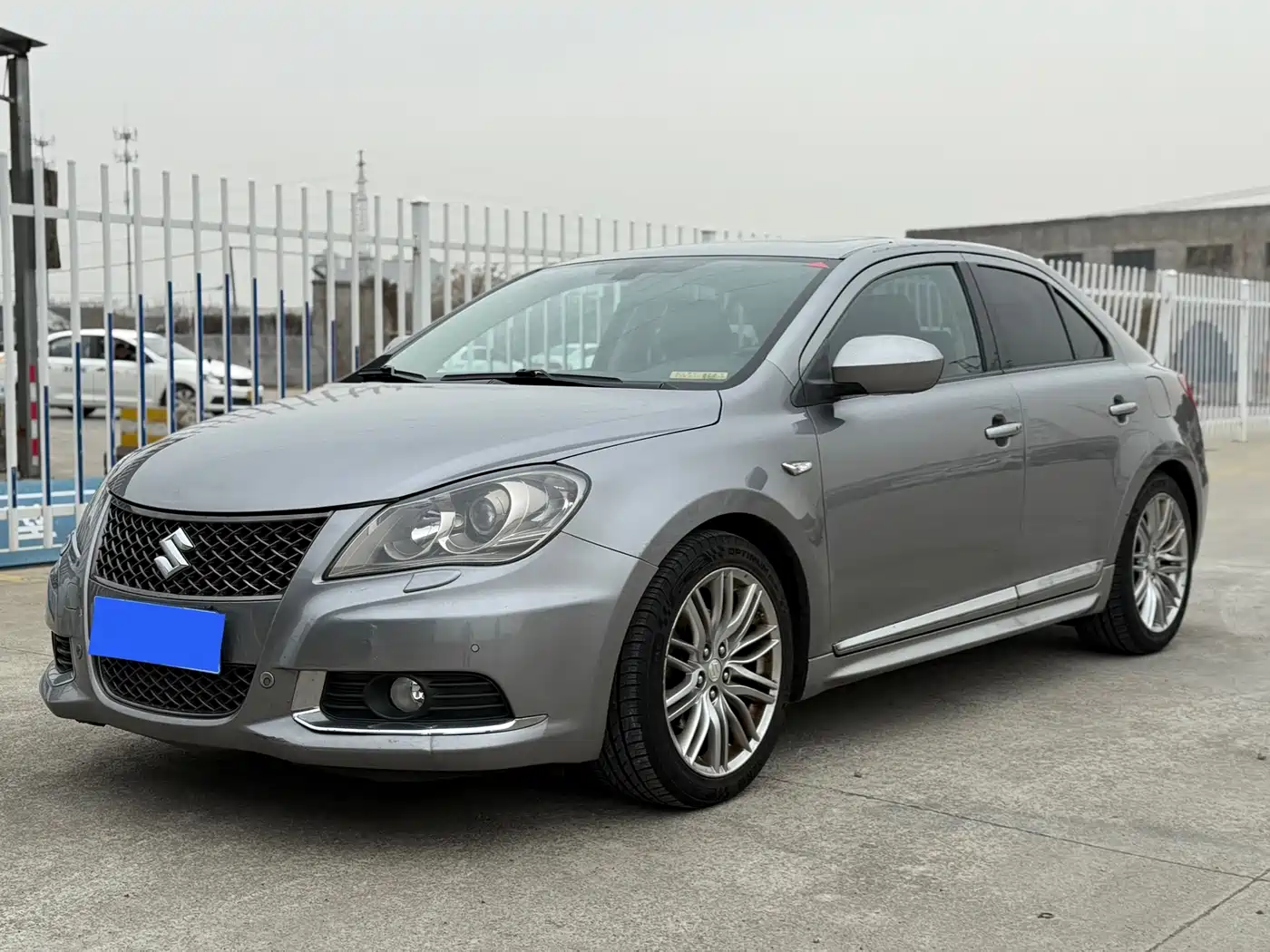 Suzuki Kizashi 2010 2.4L 4WD Sport Navigation фото 2