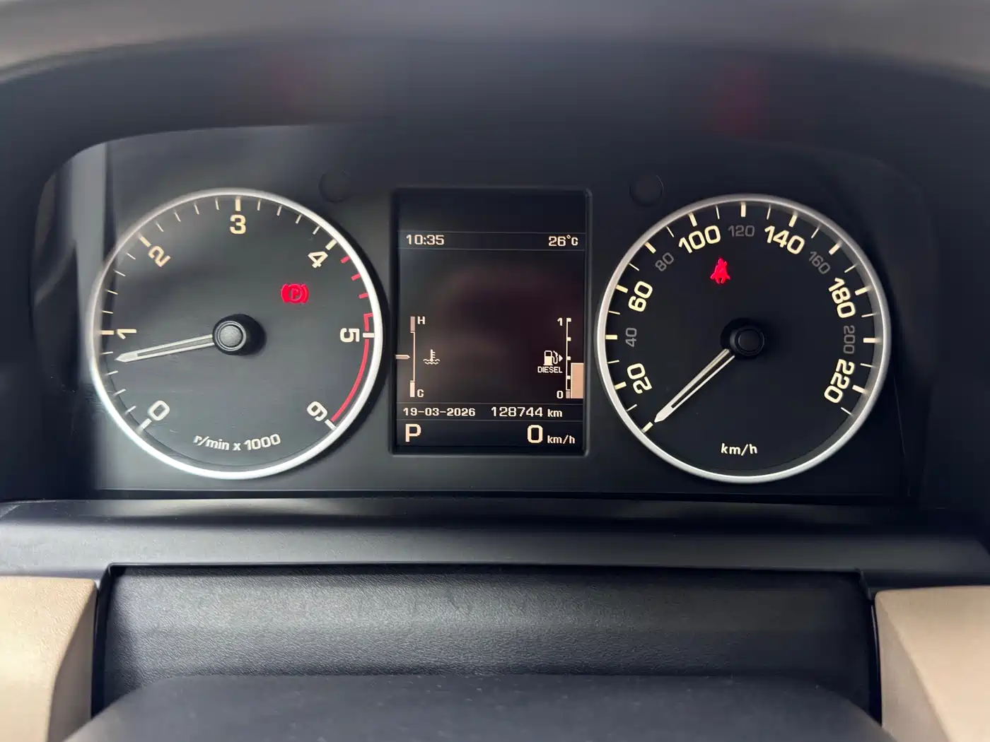 Land Rover Discovery 2012 3.0 SDV6 HSE Diesel фото 8