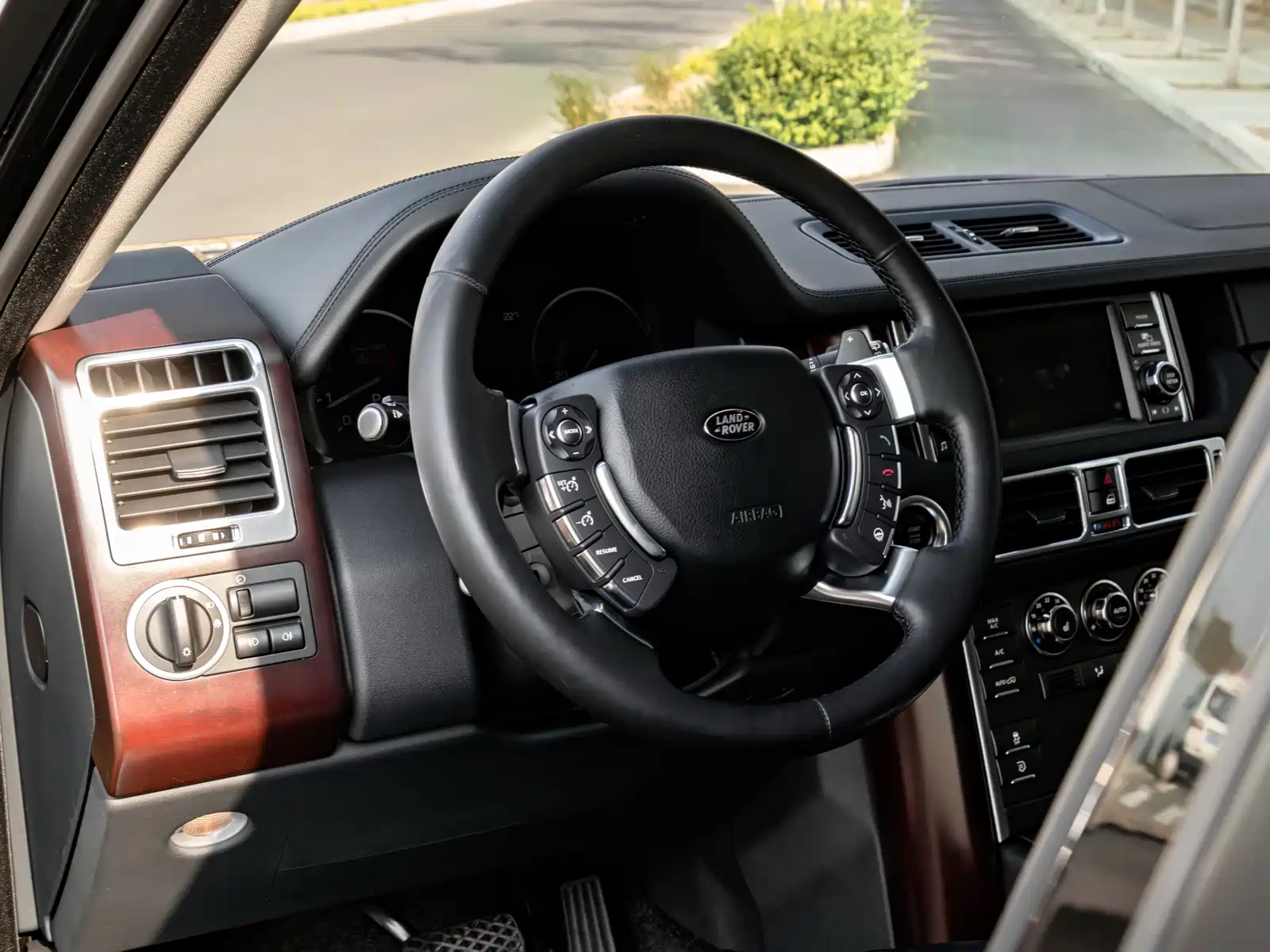 Photo 14 - Land Rover Range Rover