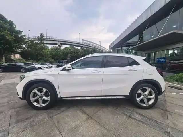Mercedes-Benz GLA 2018 GLA 200 Dynamic — фото 4