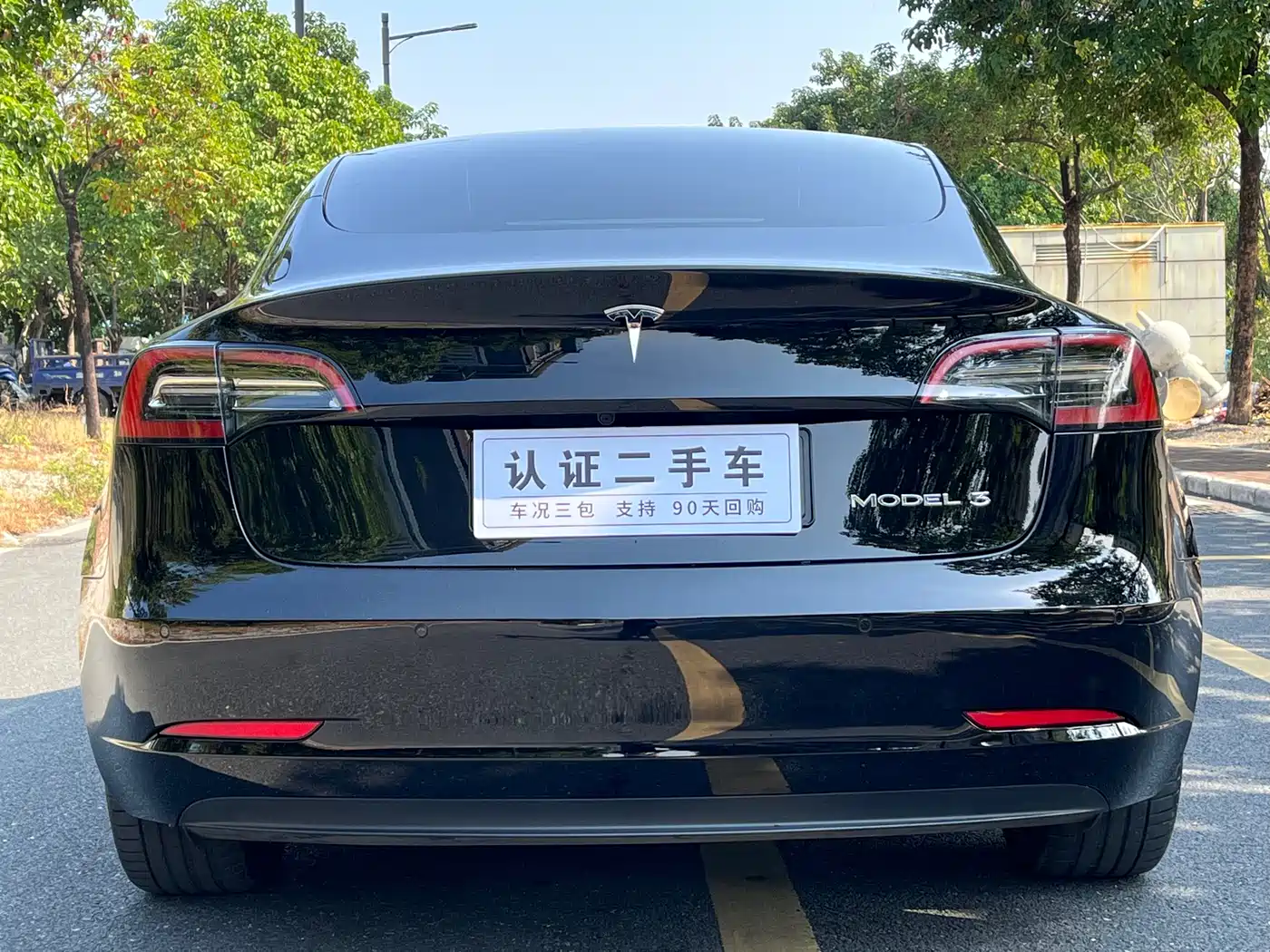 TESLA MODEL 3