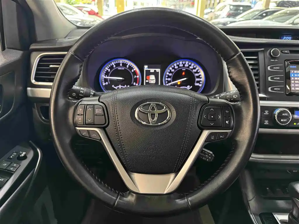 TOYOTA HIGHLANDER