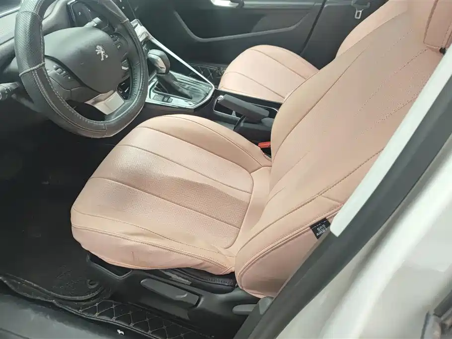 Peugeot 308 2018 1.6L Auto Luxury Edition фото 9