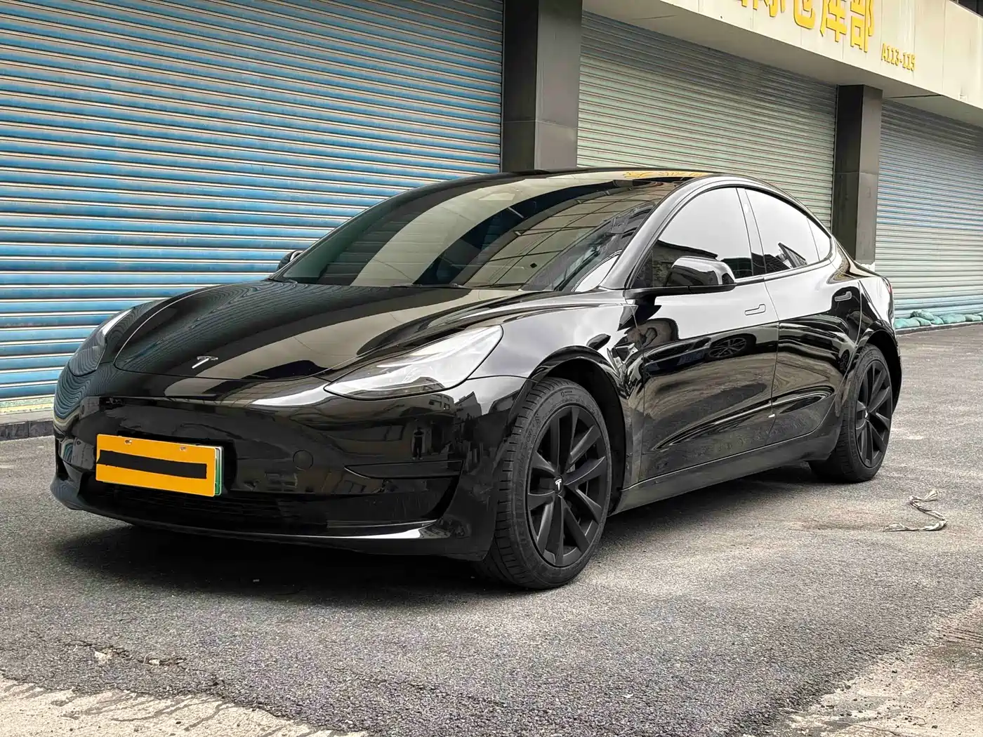 TESLA MODEL 3
