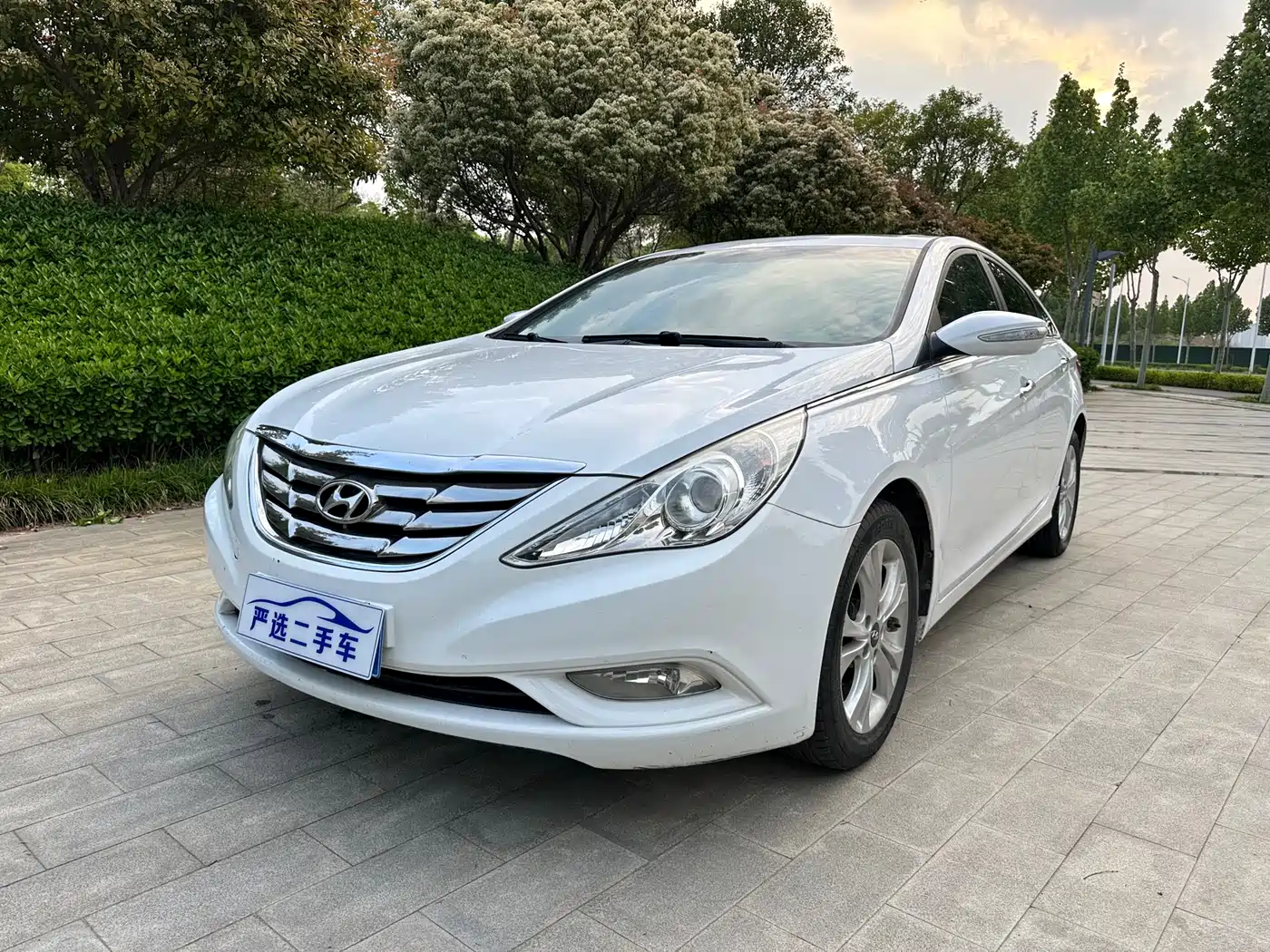 Hyundai Sonata 2011 2.0L Auto Leading Edition