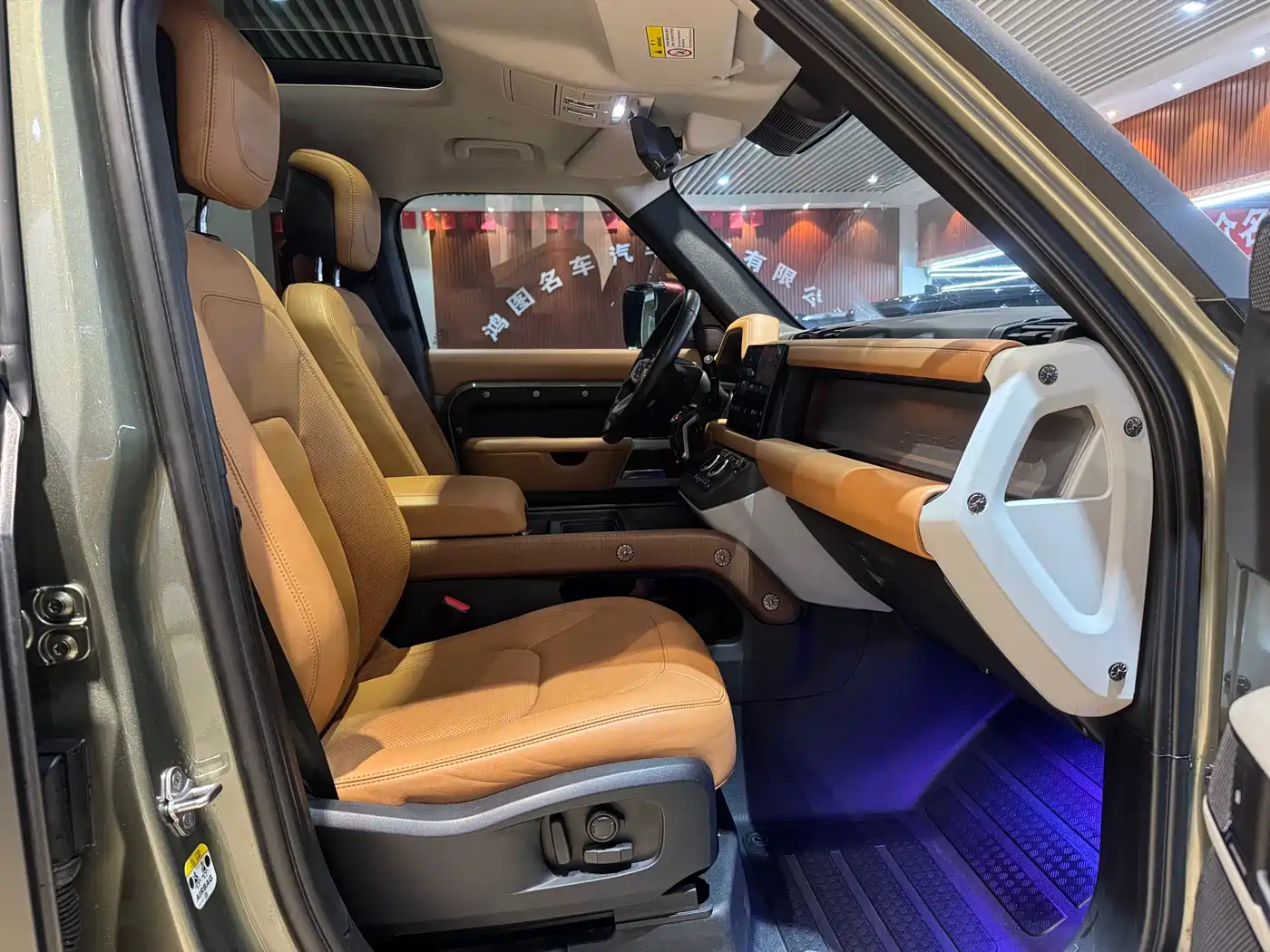 Land Rover Defender 2023 Model 110 3.0T P400 Dark Special Edition фото 7