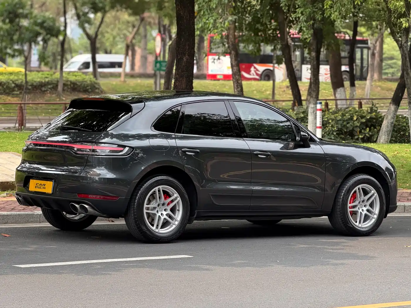 PORSCHE MACAN